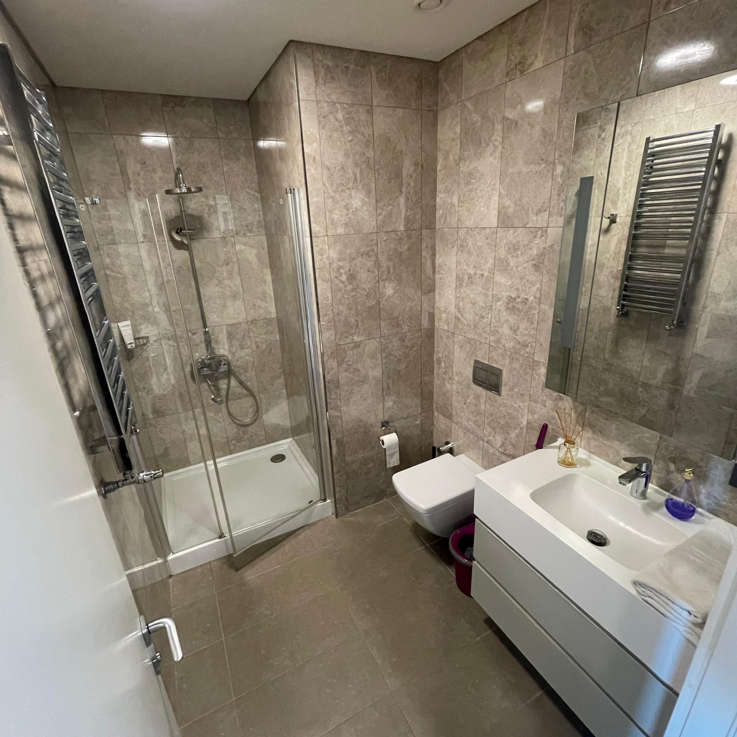 اجاره روزانه و ماهانه یکخواب در برج اسکایلند